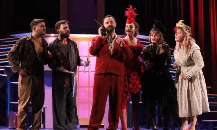 U dha premierë në Gjakovë/ Vështrim për shfaqjen “Thashethemet”