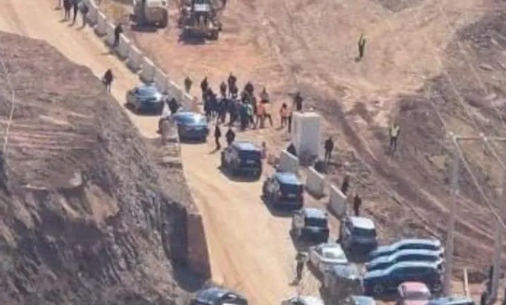 U hap pas 11 ditëve bllokim, Rama “zbarkon” në aksin provizor Librazhd-Prrenjas