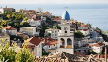 U kap me pistoletë dhe duke shitur kokainë, arrestohet 22-vjeçari në Dhërmi