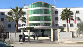 U largua nga banesa dhe braktisi 3 fëmijët e mitur, burri denoncon në polici bashkëshorten 30-vjeçare