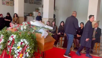 U nda nga jeta në moshën 40-vjeçare, përcillet drejt banesës së fundit gazetari Namir Lapardhaja