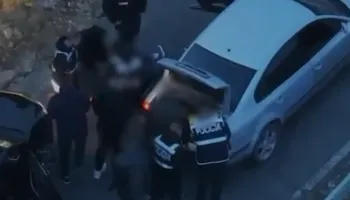 U nis nga fshati Shëngjergj me tritol e armë për ti shitur në Tiranë, kapet në mes të rrugës 46-vjeçari