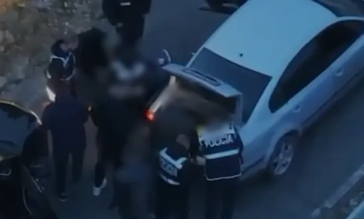 U nis nga fshati Shëngjergj me tritol e armë për ti shitur në Tiranë, kapet në mes të rrugës 46-vjeçari