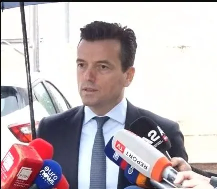 U përjashtua 20 ditë nga Kuvendi, Shehaj: Nuk ofendova njeri, parlamenti po mbron të korruptuarit