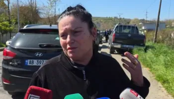 U vra nga burri, përcillet sot në banesën e fundit 75-vjeçarja në Roskovec, fqinja: Zonjë grua, nuk kishin konflikte