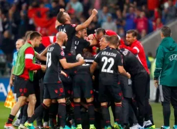 UEFA lejon Shqipërinë të luajë me ngjyrë të zezë përballë Polonisë