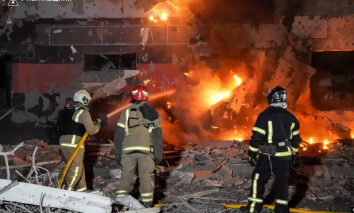 Ukraina përjeton një tjetër natë terrori, Rusia e sulmon me 426 dronë e raketa