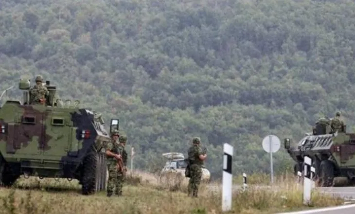 Ushtria e Serbisë zhvillon stërvitje të pazakontë me helikopterë e parashutistë pranë kufirit me Kosovën