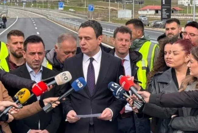 Ushtria serbe stërvitje pranë kufirit me Kosovën, Kurti: Po na provokojnë! Duan të cenojnë integritetin territorial