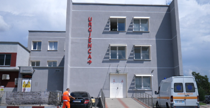 Vajza denoncon mjeket në spitalin e Elbasanit: Nëna ime humbi jetën nga pakujdesia!