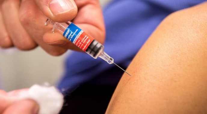 Vaksina universale kundër gripit: Shkencëtarët flasin si po i afrohen ‘pikave të dobëta’ të virusit