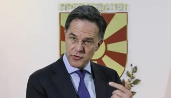 “Vakum sigurie”/ Rutte nga Shkupi: Do të sigurohemi që KFOR-i të mbetet i fuqishëm dhe i aftë për të përmbushur…