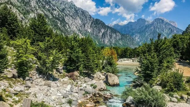 “Valbona, thesari i fshehur i Shqipërisë/ Prestigjozja britanike “The Time”: Mes 11 destinacioneve më të mira në Europë për shëtitje