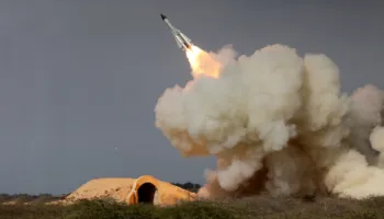 Valë e re sulmesh iraniane me raketa dhe dronë në vendet e Gjirit, 2 të vdekur në Kuvajt