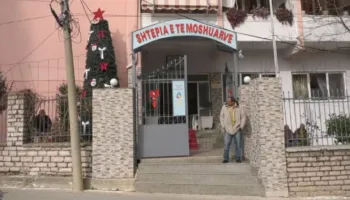 Vdekja e së moshuarës në Gjirokastër, nën hetim drejtoresha e azilit, kujdestarja dhe infermieri që fshehu ngjarjen