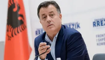 “Vëllai i deputetit të PS-së, drejtor i doganës së Kakavijës”/ Deputeti i PS i përgjigjet Nokës me foton AI