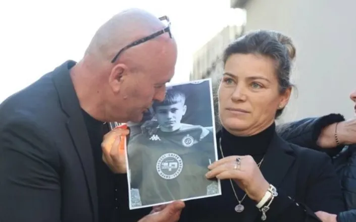 Vendimi për TikTok/ “Tragjedia e Martinit u përdor për censurë”, reagon familja: Zgjodhën të përdorin gjakun e djalit..