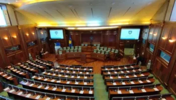 Vetëvendosja zyrtarizon kandidaturën e Konjufcës për president