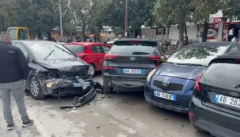 VIDEO/ Aksident i gjashtëfishtë në qendër të Vlorës, pamje nga vendi i ngjarjes