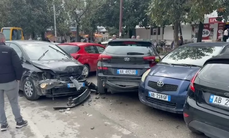 VIDEO/ Aksident i gjashtëfishtë në qendër të Vlorës, pamje nga vendi i ngjarjes