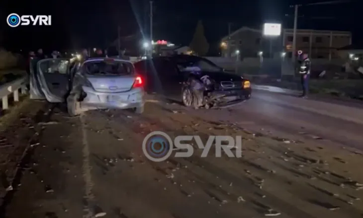 VIDEO/ Aksident në Korçë-Pogradec, përplasen dy makina, plagosen dy fëmijë 9 e 10 vjeç