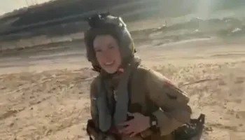 VIDEO/ Avioni i saj F-15 u rrëzua gabimisht nga një “zjarr miqësor”, pilotja amerikane “përfundon” në shkretëtirën e Kuvajtit