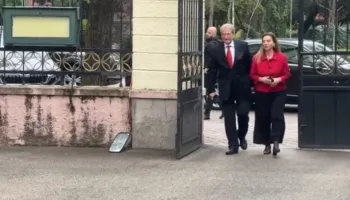 VIDEO/ Berisha mbërrin në Kryesinë e Kuvendit, takim me delegacionin e Asamblesë së KE