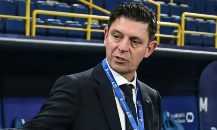 Video/ Çmenduri në Carrara: Përcaktuesi i arbitrave në futbollin italian, Rocchi, sulmohet nga tifozët dhe shoqërohet nga policia