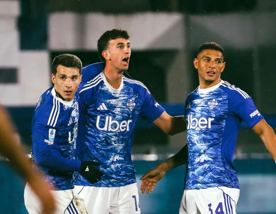 VIDEO/ Como nuk ndalet, thyen Romën në Serie A dhe shikon drejt Champions