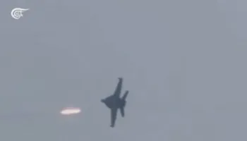 VIDEO dramatike, avioni luftarak amerikan F-18 gati rrëzohet nga raketa iraniane