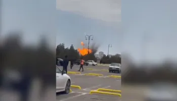 VIDEO/ Dronët iranianë godasin aeroportin në Azerbajxhan, zjarr i madh dhe civilë të plagosur