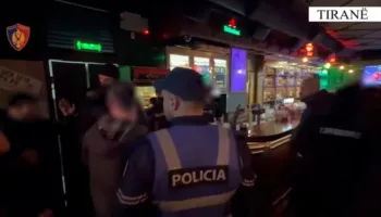Video/ Festa me kokainë dhe ekstazi, momenti kur policia futet në klubet e natës në Tiranë dhe arreston 11 persona