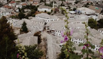 VIDEO / Gjirokastra çel sezonin turistik, Rama: Ndikim pozitiv në zinxhirin e ekonomisë lokale