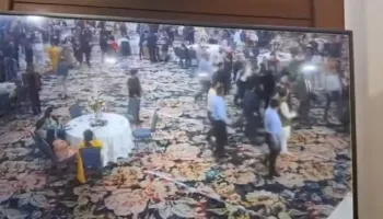 Video/ Ish-kryeministri indian shpëton pas një atentati me armë në një ceremoni, dëshmon autori: Prita 20 vite për këtë moment