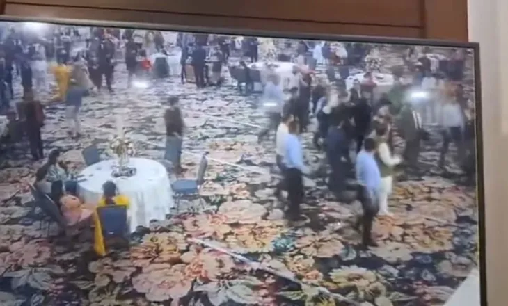 Video/ Ish-kryeministri indian shpëton pas një atentati me armë në një ceremoni, dëshmon autori: Prita 20 vite për këtë moment