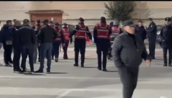 VIDEO/ Kaos, përplasje dhe tension pas ndeshjes Flamurtari-Elbasani! Ndërhyn Policia