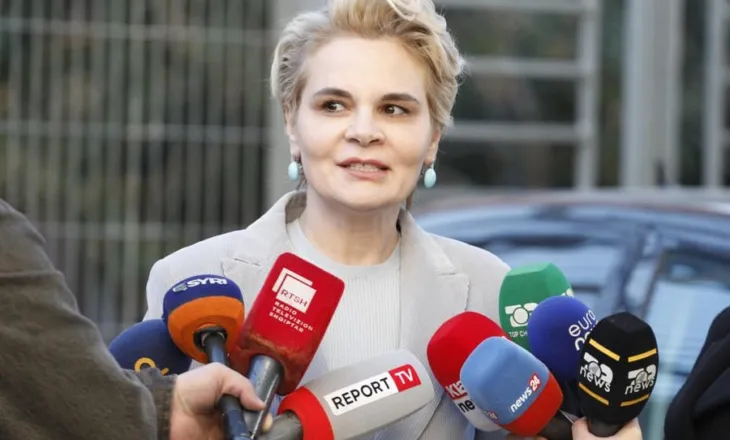 VIDEO / Kryemadhi, batuta me gazetarët para GJKKO: Gjynah që doli Gimbo nga Big Brother