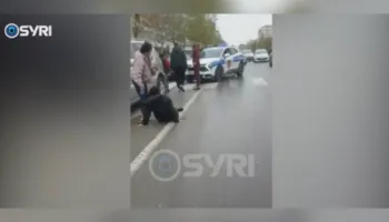 VIDEO/ Makina përplas gruan në Vlorë, autori largohet nga vendi i ngjarjes