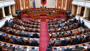 VIDEO / Me 79 vota pro, Kuvendi shpall Iranin sponsorizues të terrorizmit. Dënohen edhe Hezbollah e Garda Revolucionare