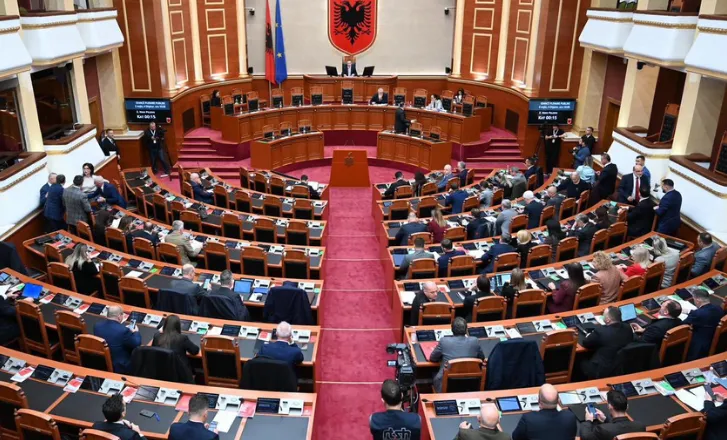 VIDEO / Me 79 vota pro, Kuvendi shpall Iranin sponsorizues të terrorizmit. Dënohen edhe Hezbollah e Garda Revolucionare