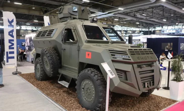 VIDEO / Ministria e Mbrojtjes: ‘SHOTA’, automjeti i parë i blinduar ‘Made in Albania’, simbol i fuqisë dhe inovacionit