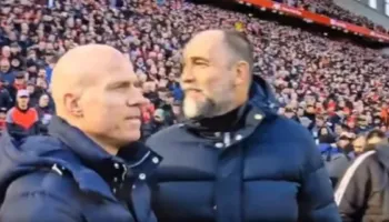 VIDEO/Ndodh edhe kjo! Igor Tudor shkon të përshëndesë Slot, por ngatërron person…