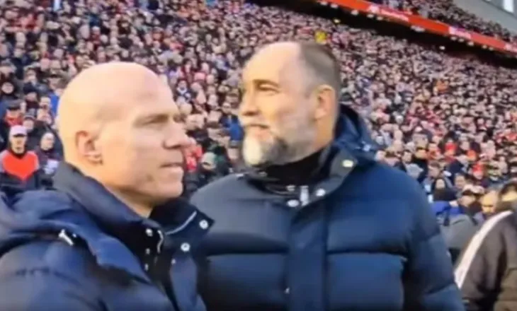 VIDEO/Ndodh edhe kjo! Igor Tudor shkon të përshëndesë Slot, por ngatërron person…