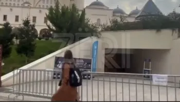 VIDEO/ Pak minuta para nisjes së protestës, “blindohet” me gardh metalik xhamia e Namazgjasë