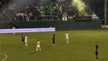 (VIDEO) Paqe mes Egnatias dhe Vllaznisë, por dy të kuq dhe protesta e vendasve ndezi situatën