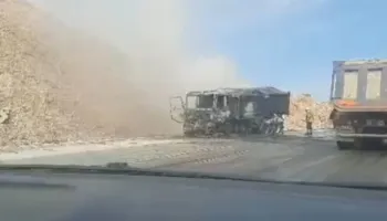 Video/ Shkrumbohet një kamion në Bypass-in e Vlorës, shpëton pa lëndime drejtuesi i mjetit