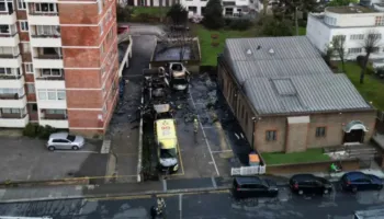 VIDEO / Sulm në Londër, digjen ambulancat e një organizate hebraike pranë një sinagoge