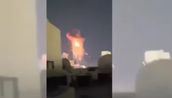 Video/ Terror në Dubai, momenti kur qiellgërvishtësja goditet nga droni iranian. Reagon Teherani: Hakmarrje ndaj SHBA-së dhe Izraelit