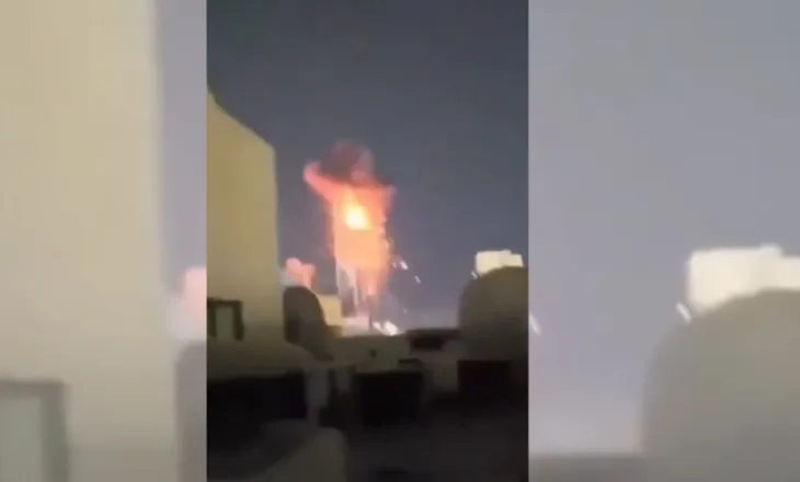 Video/ Terror në Dubai, momenti kur qiellgërvishtësja goditet nga droni iranian. Reagon Teherani: Hakmarrje ndaj SHBA-së dhe Izraelit
