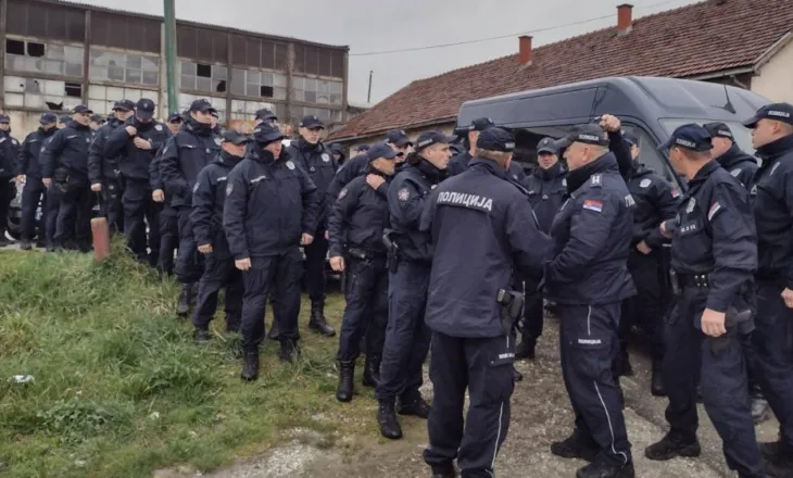 VIDEO/ Zgjedhjet lokale në Serbi, vëzhguesit e qendrave të votimit sulmohen dhe kërcënohen